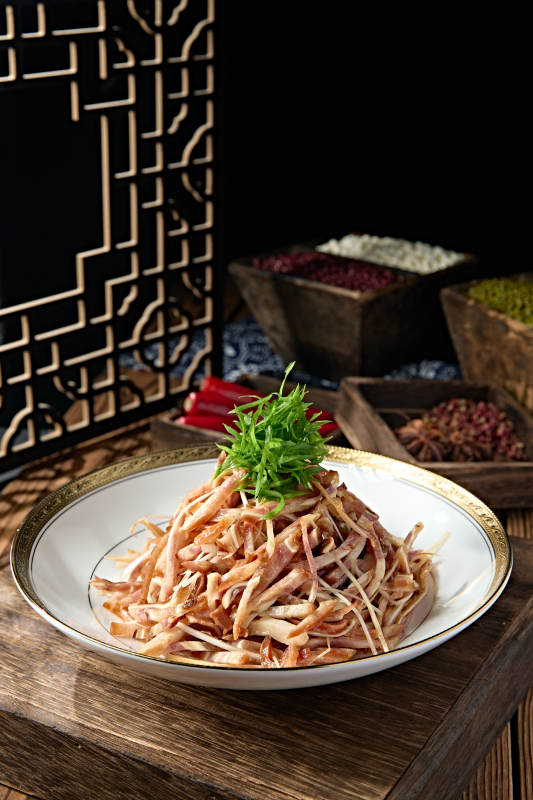 精美凉菜凉拌美味猪耳丝图片