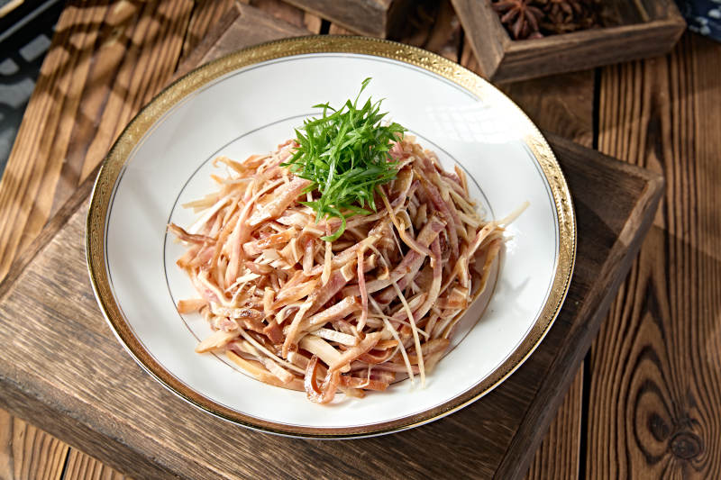 精美凉菜凉拌美味猪耳丝图片