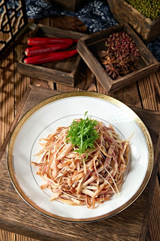 精美凉菜凉拌美味猪耳丝图片