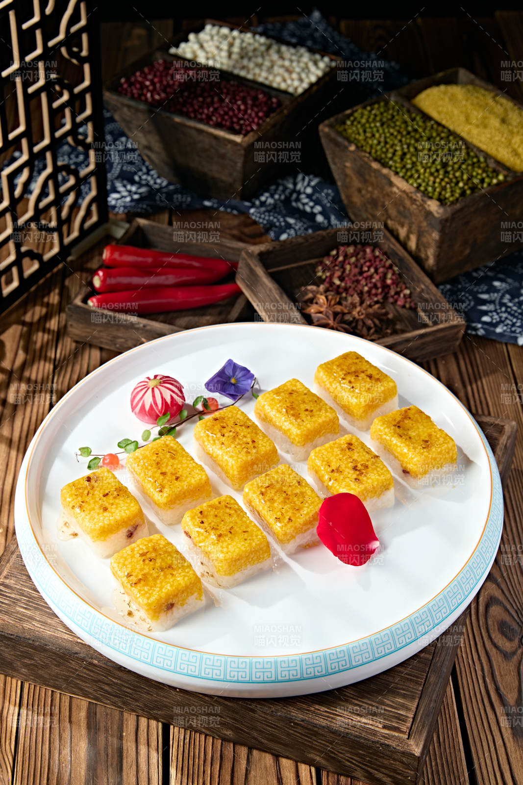 桂花酱双色小米糯米凉糕图片