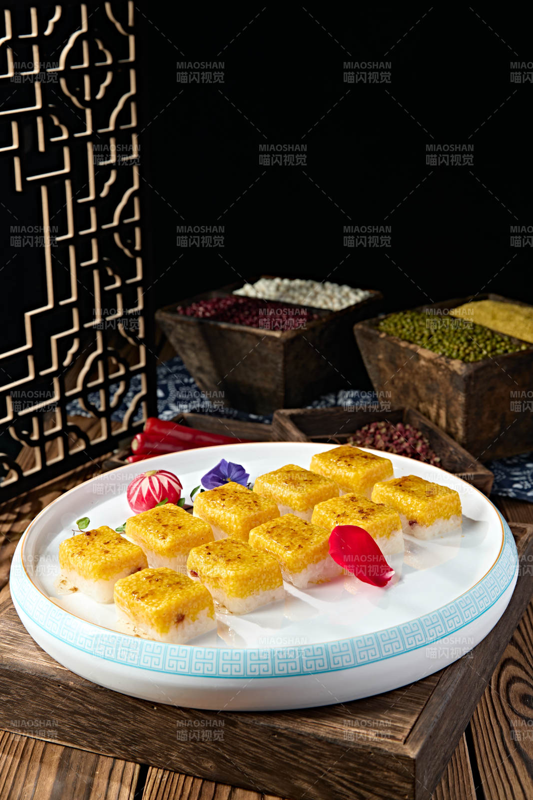 桂花酱双色小米糯米凉糕图片