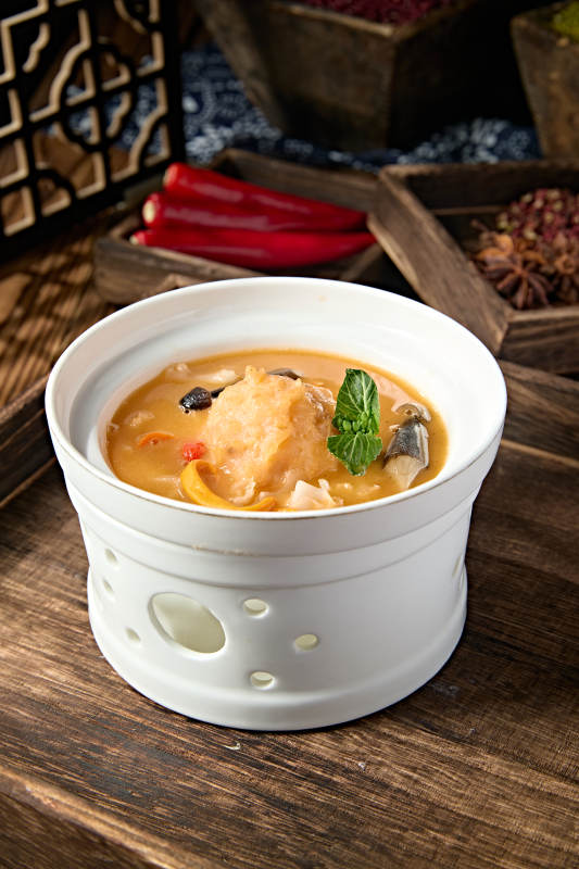 银耳鸡枞虫草花炖虾球图片