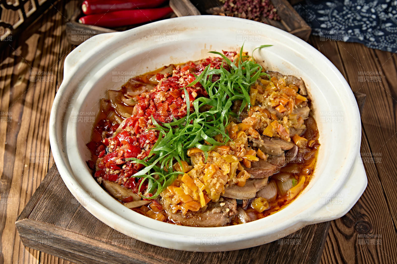 石锅湘味剁椒猪肘子切片图片