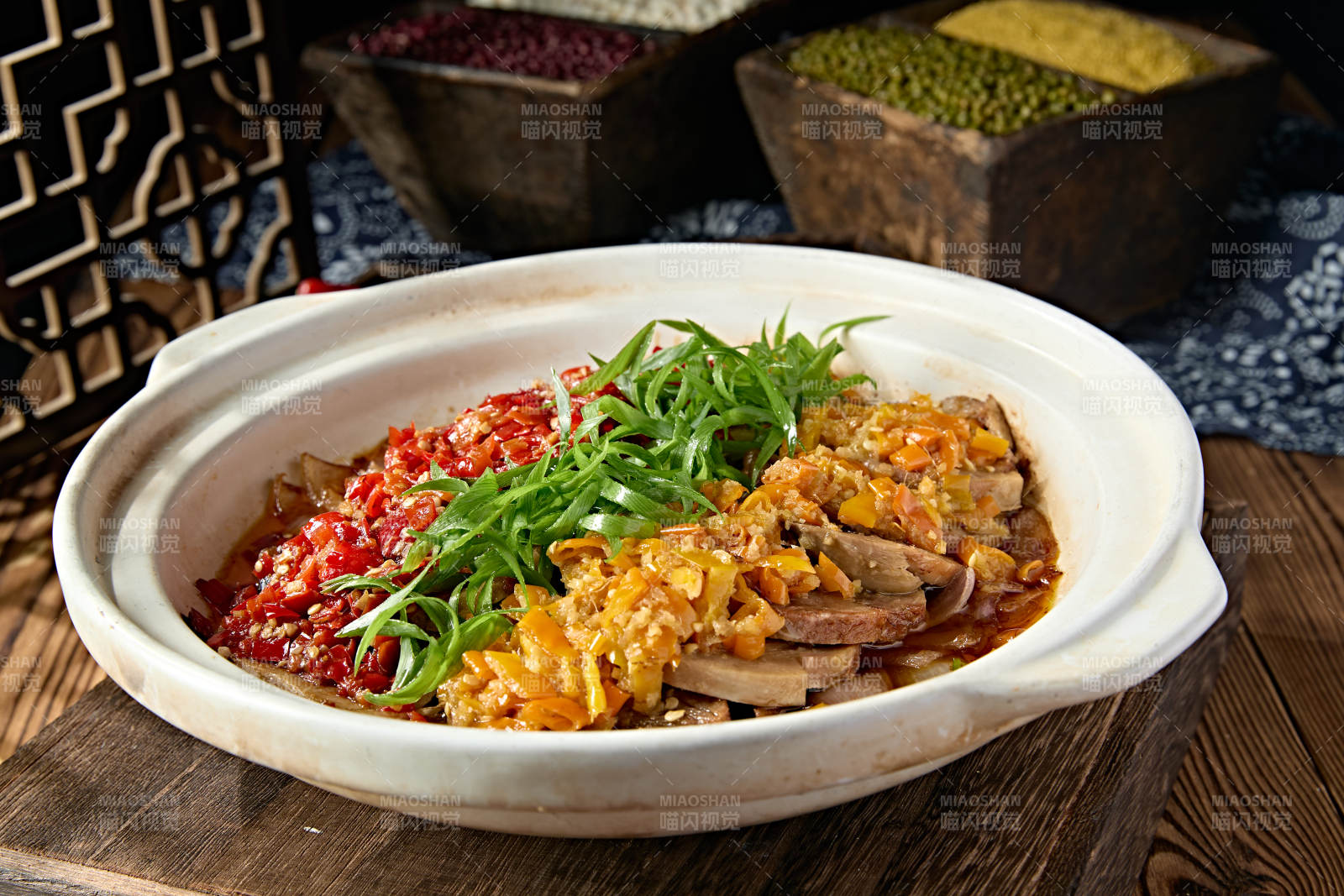 石锅湘味剁椒猪肘子切片图片