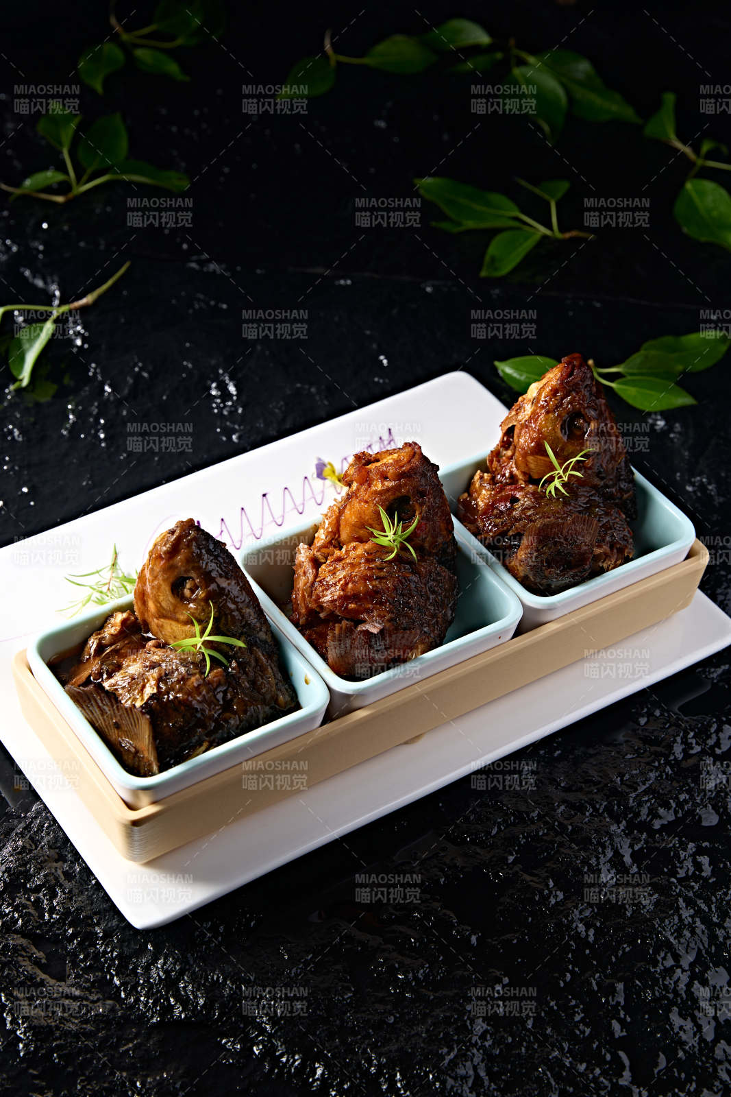 精美凉菜香酥野生高背鲫鱼图片