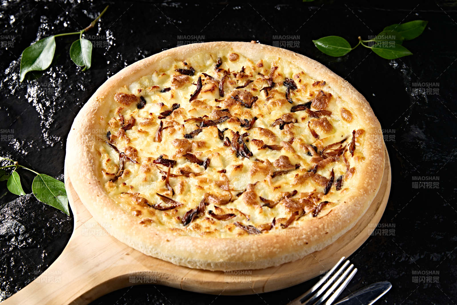 意大利传统美食烤披萨图片