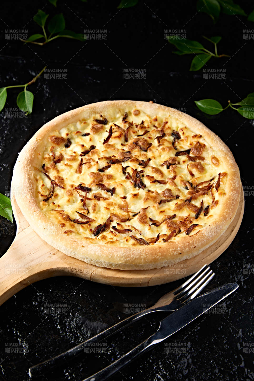 意大利传统美食烤披萨图片