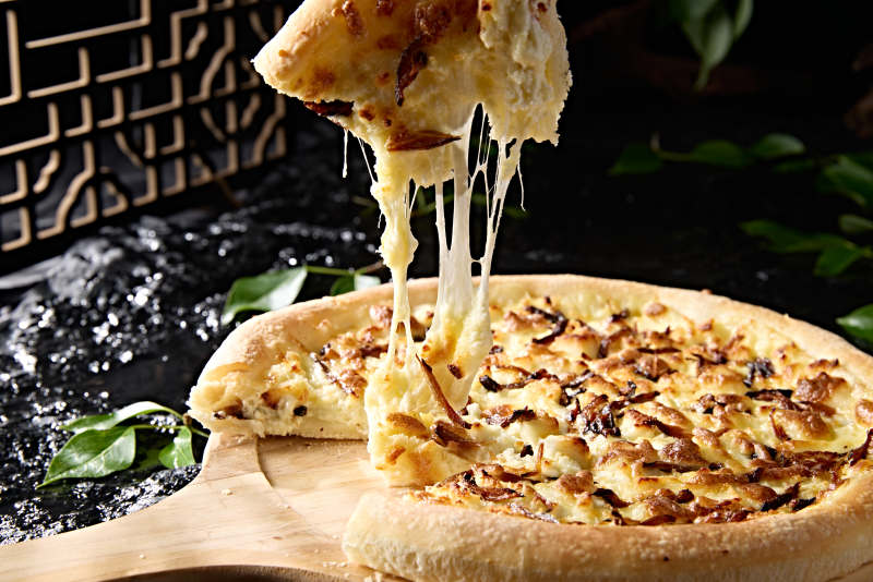 意大利传统美食烤披萨图片