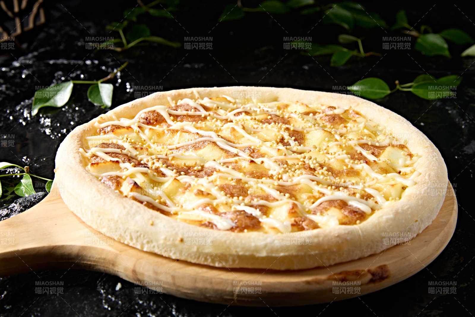 意大利传统美食烤披萨图片
