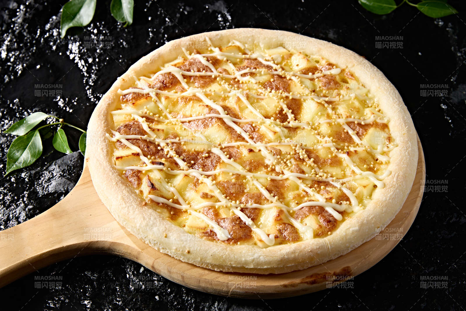 意大利传统美食烤披萨图片