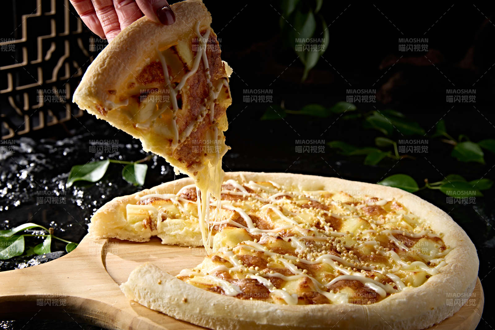 意大利传统美食烤披萨图片