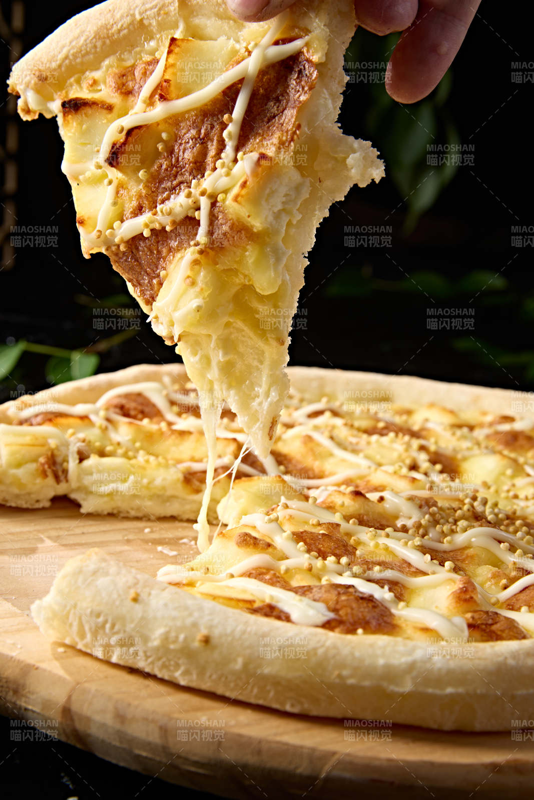 意大利传统美食烤披萨图片