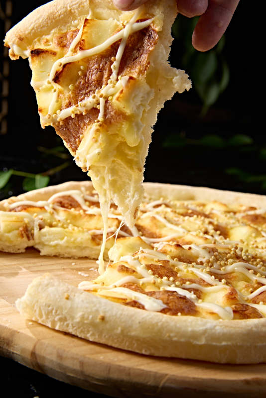 意大利传统美食烤披萨图片