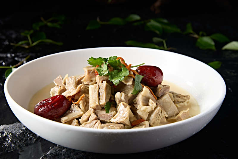 冬季滋补浓汤虫草花枸杞红枣炖羊五花肉图片