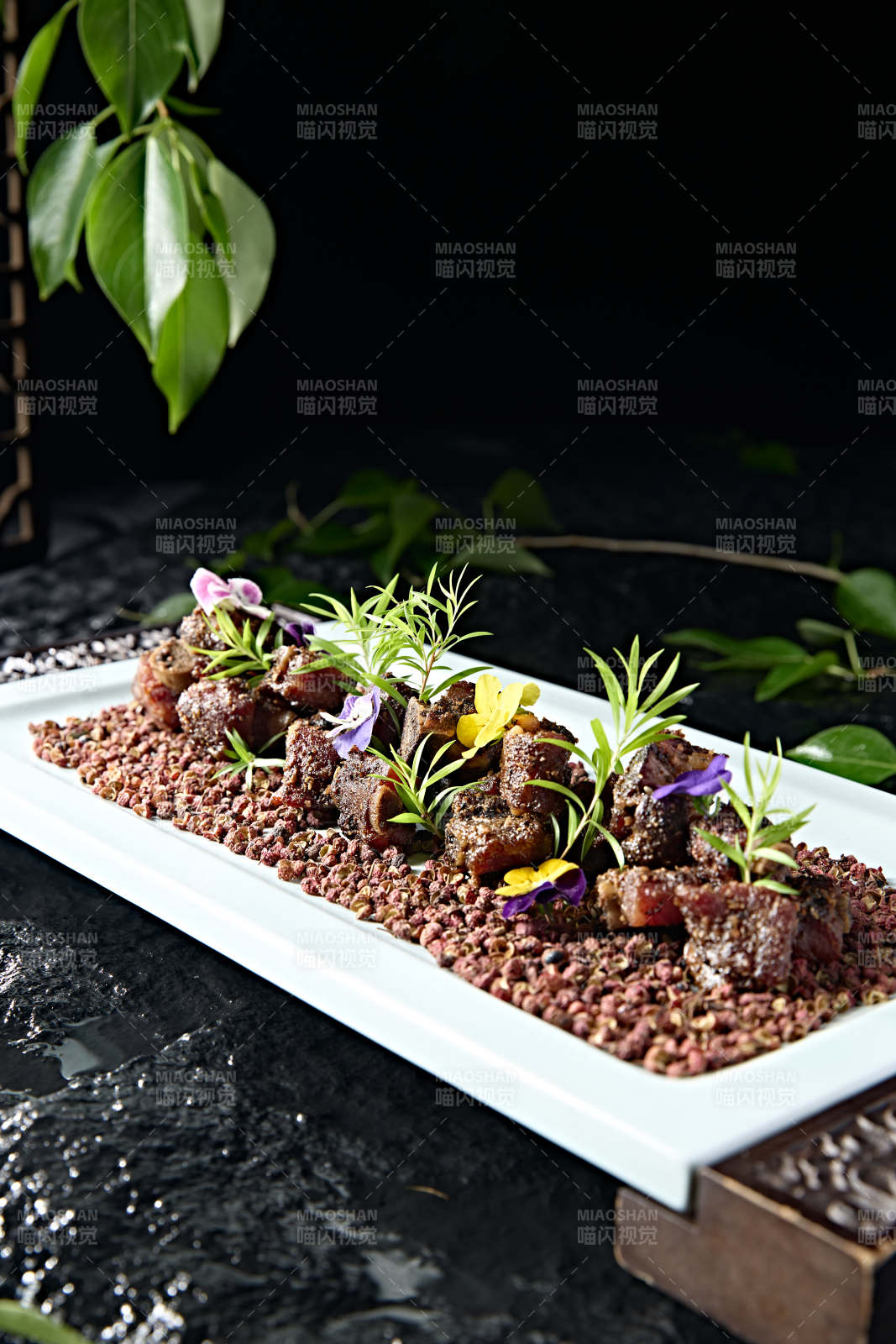 精美凉菜椒麻糖醋猪小排图片