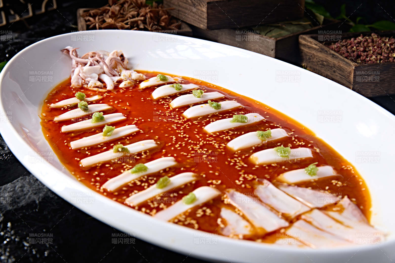 韩式甜辣酱佐深海大鱿鱼切片图片