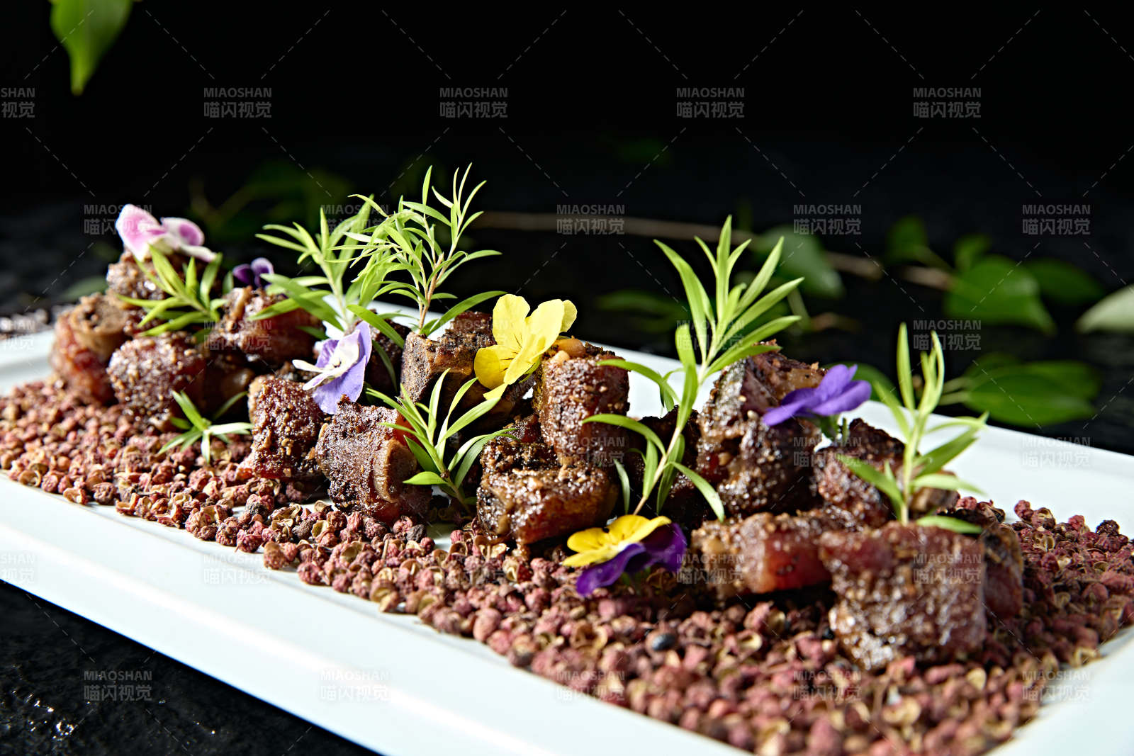 精美凉菜椒麻糖醋猪小排图片