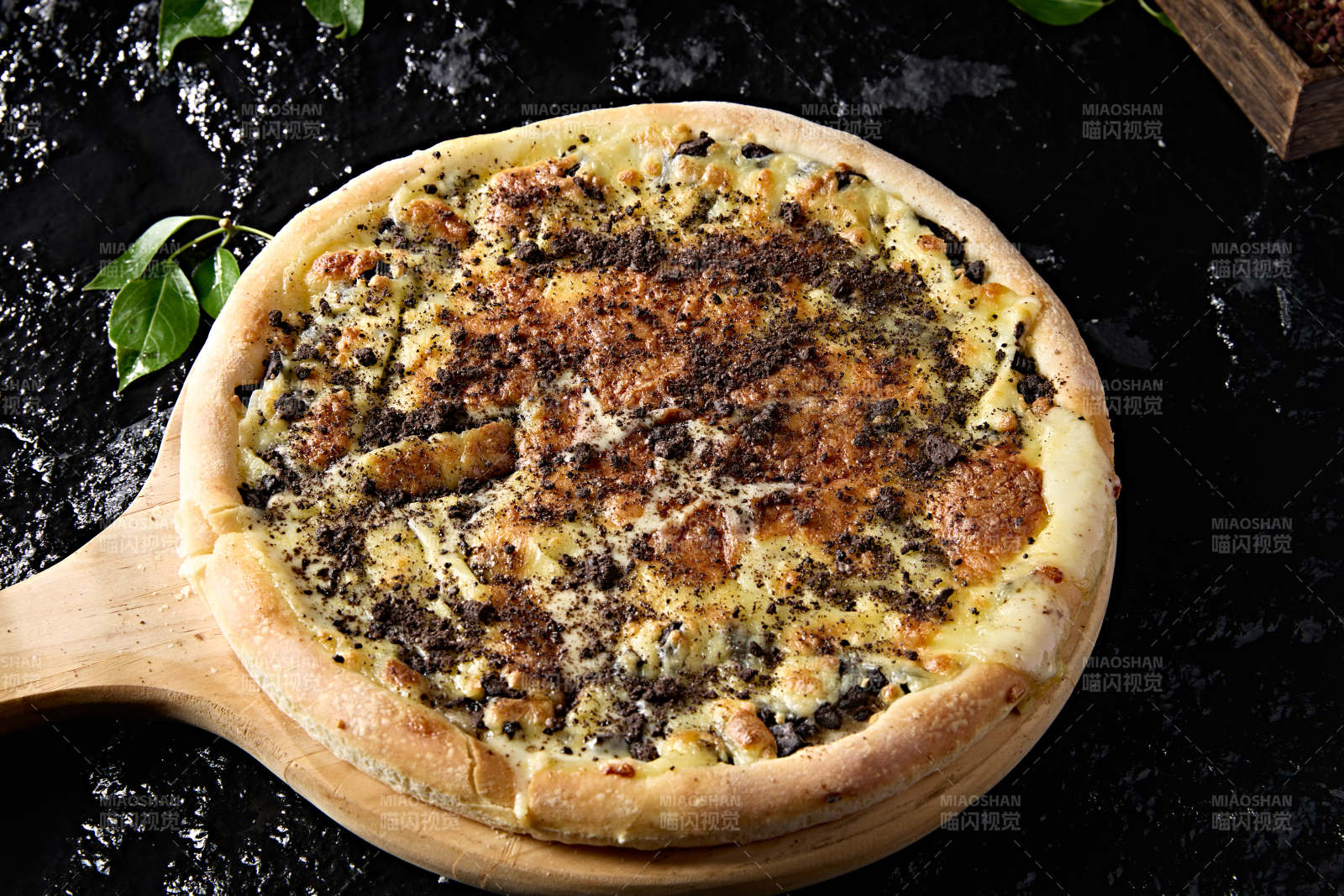 意大利传统美食烤披萨图片