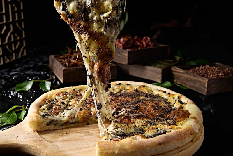 意大利传统美食烤披萨图片