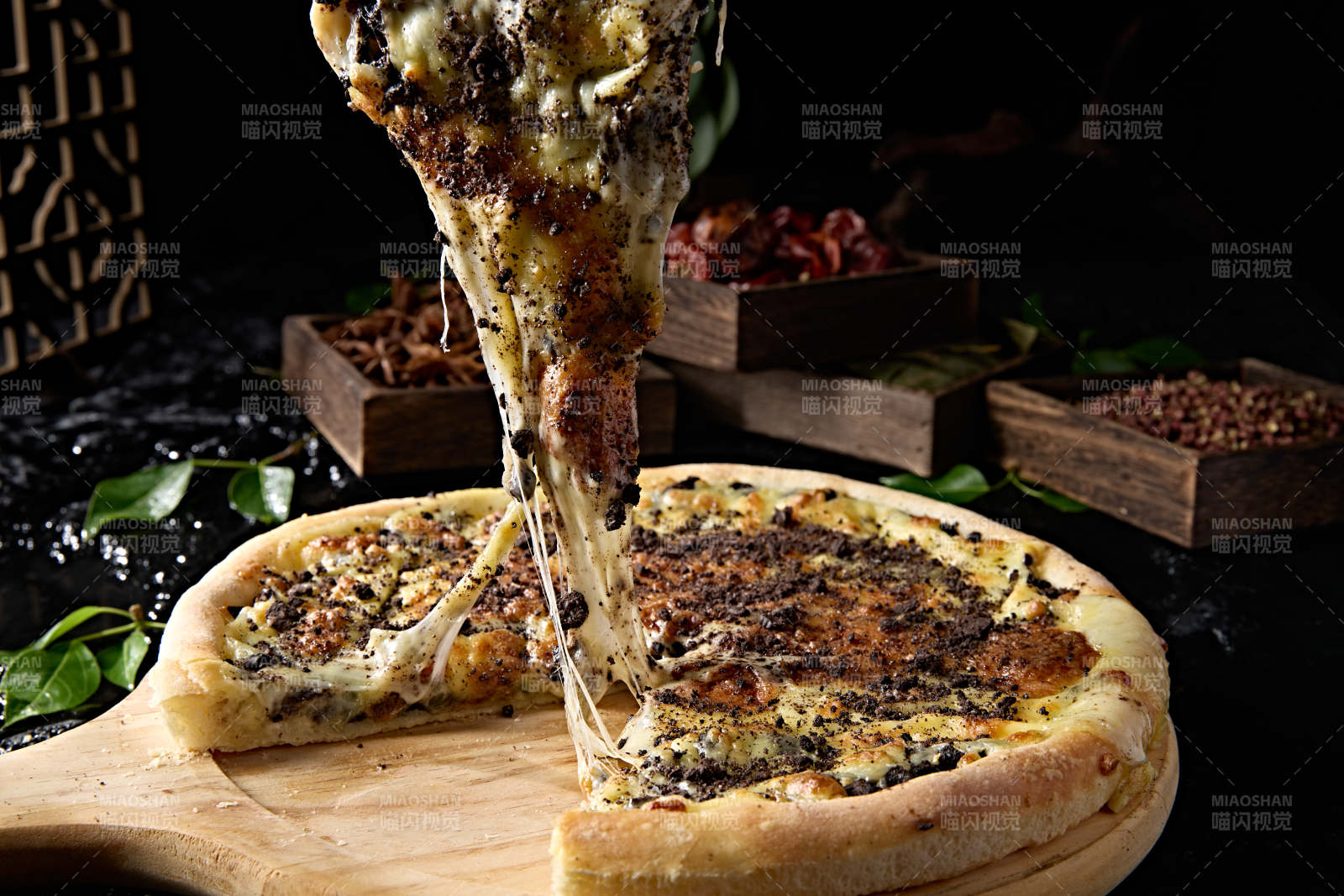 意大利传统美食烤披萨图片