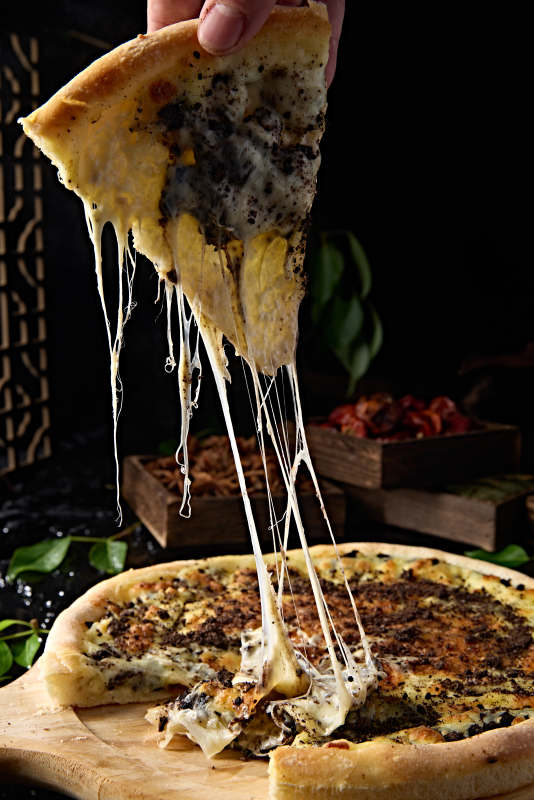 意大利传统美食烤披萨图片