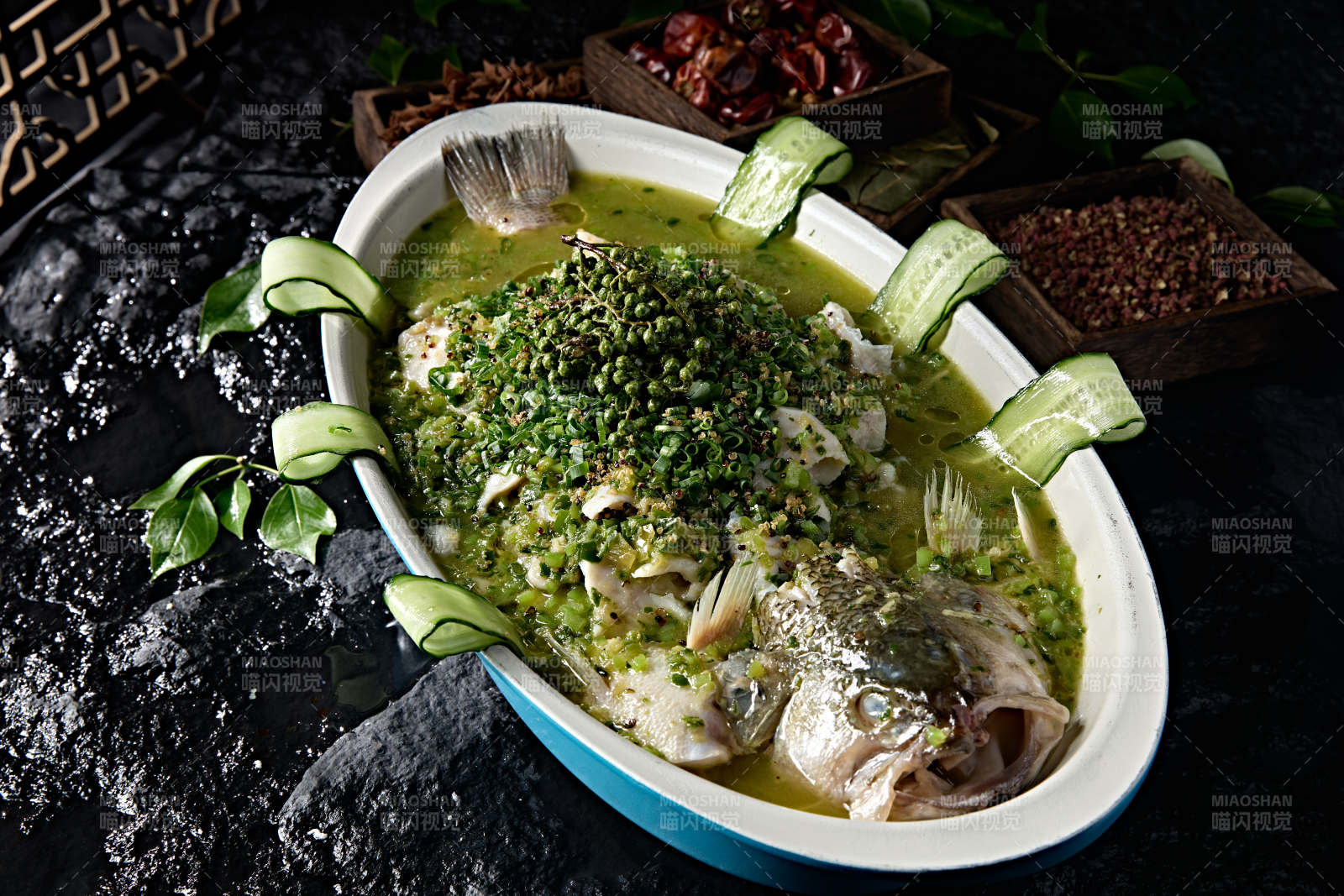 酸汤青椒葱香海鲈鱼图片