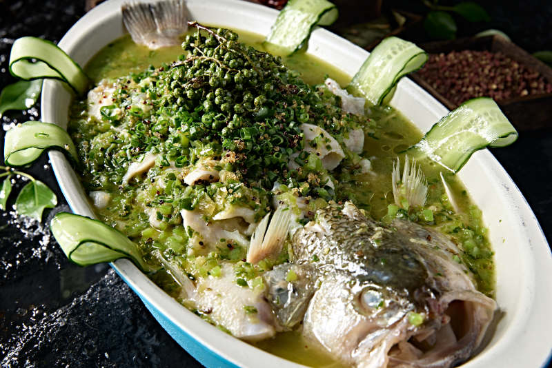 酸汤青椒葱香海鲈鱼图片