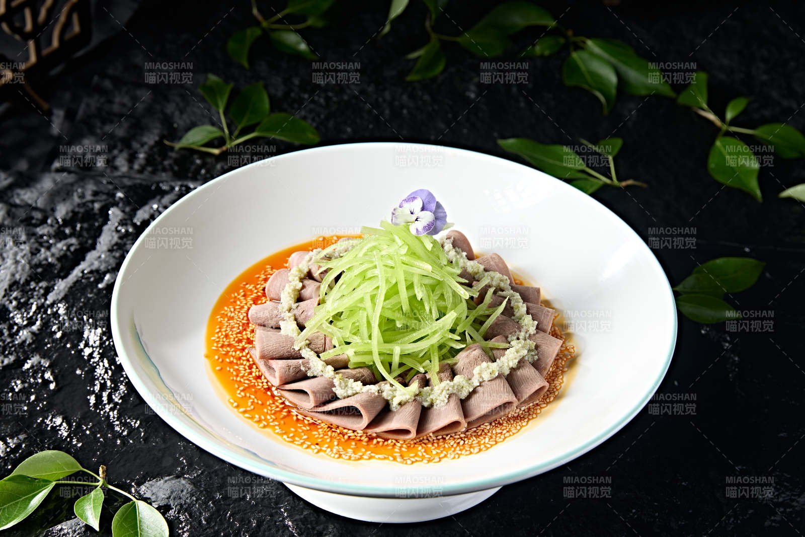 红油笋丝蒜香牛口条切片图片