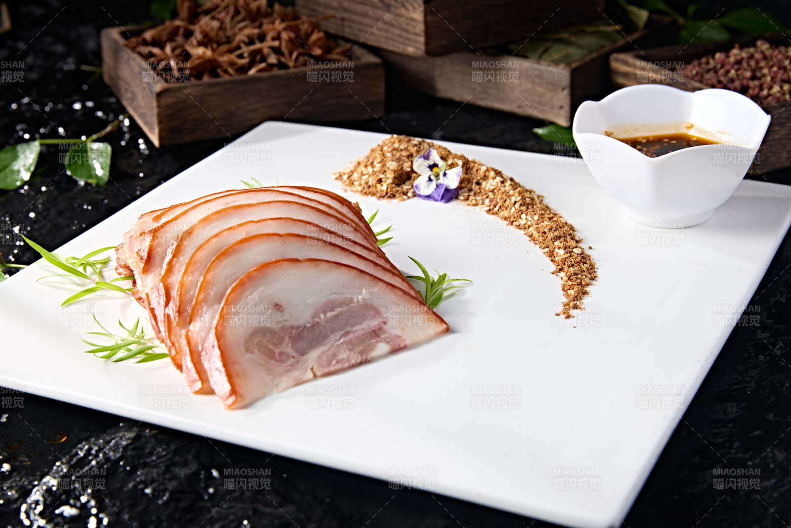 烟熏猪肘花切片图片