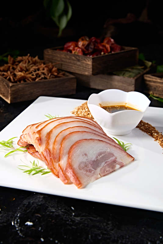 烟熏猪肘花切片图片