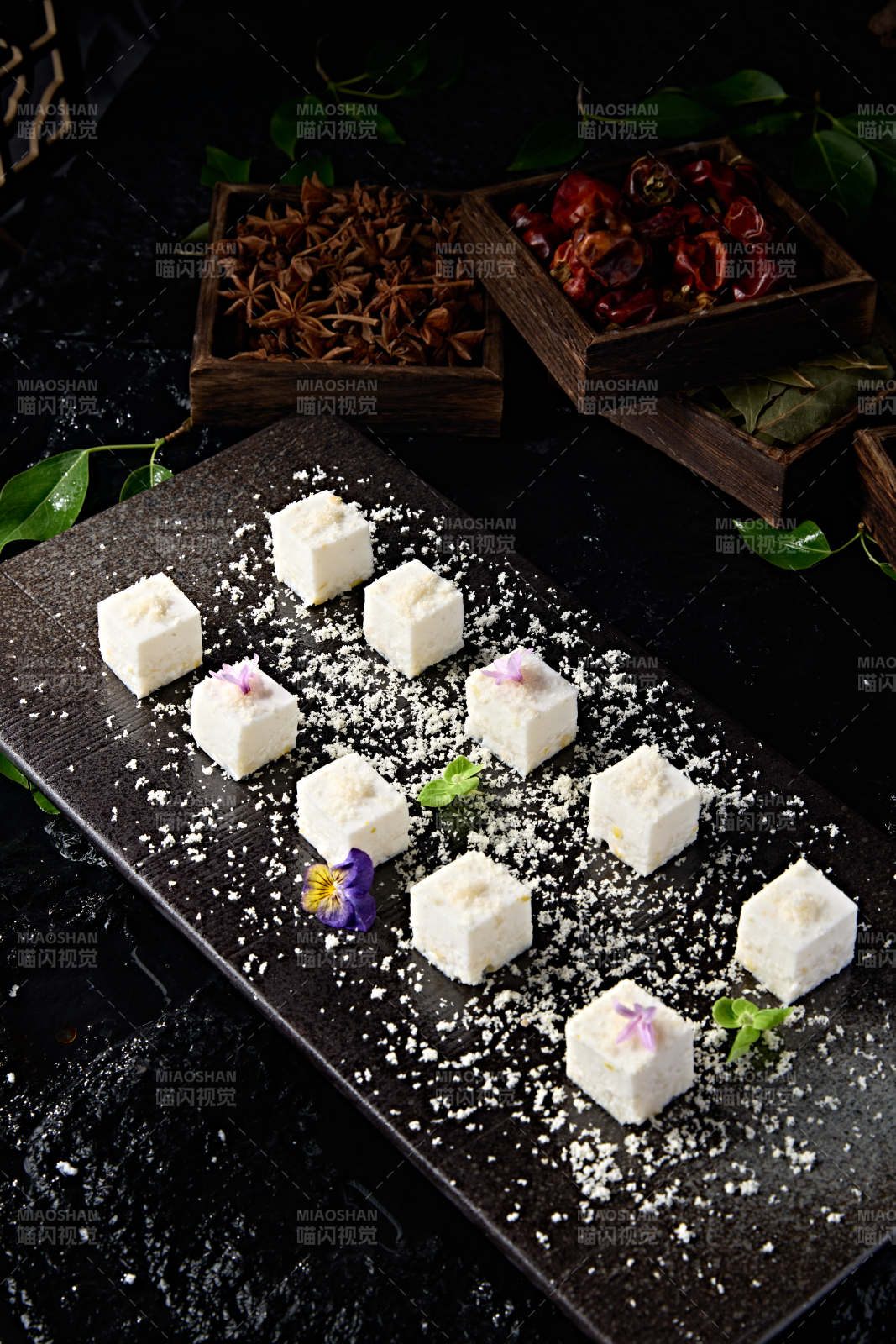 精美凉菜草原奶豆腐丁图片