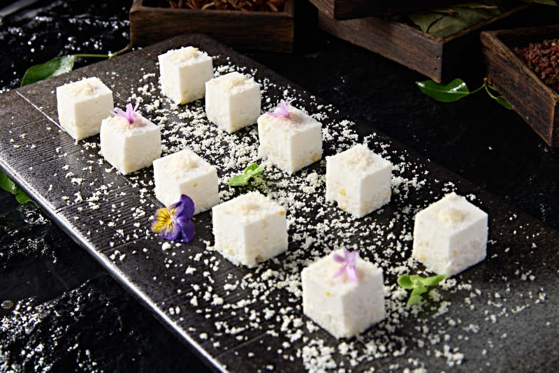 精美凉菜草原奶豆腐丁图片