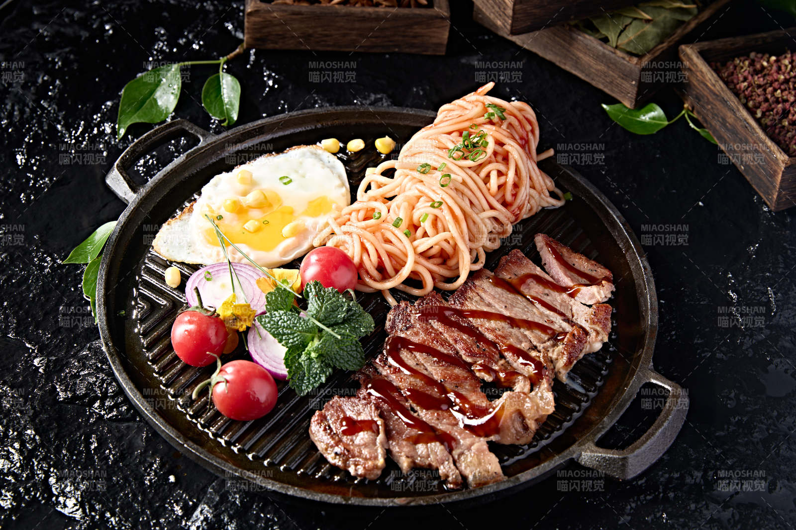 西餐没事煎安格斯牛排配番茄意面图片