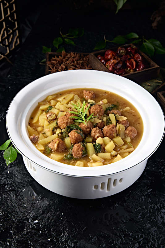 农家炖菜酸菜土豆炖猪肉丸子图片