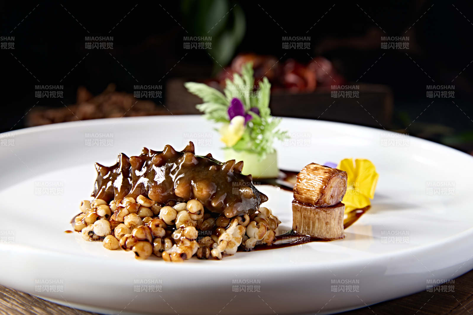 高端美食薏米炖辽参图片