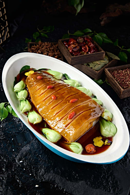 高端美食浇汁红烧鲽鱼身图片