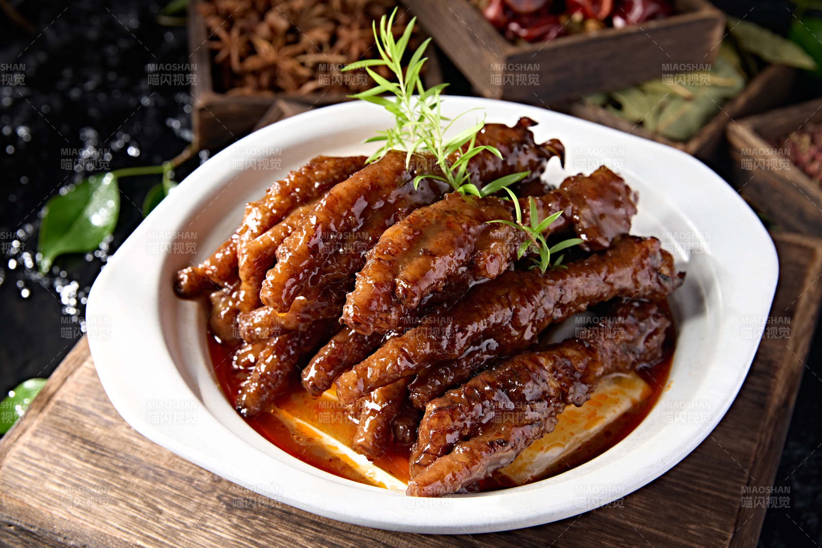 酱香浓汤炖虎皮鸡爪图片