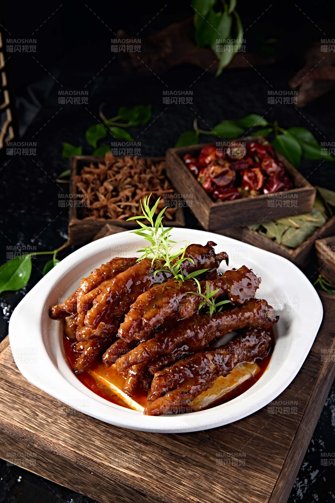 酱香浓汤炖虎皮鸡爪图片