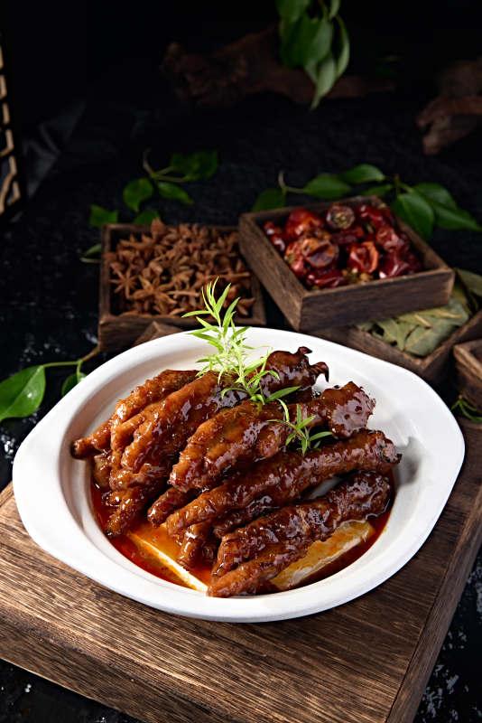 酱香浓汤炖虎皮鸡爪图片