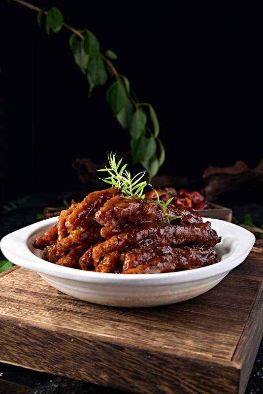 酱香浓汤炖虎皮鸡爪图片