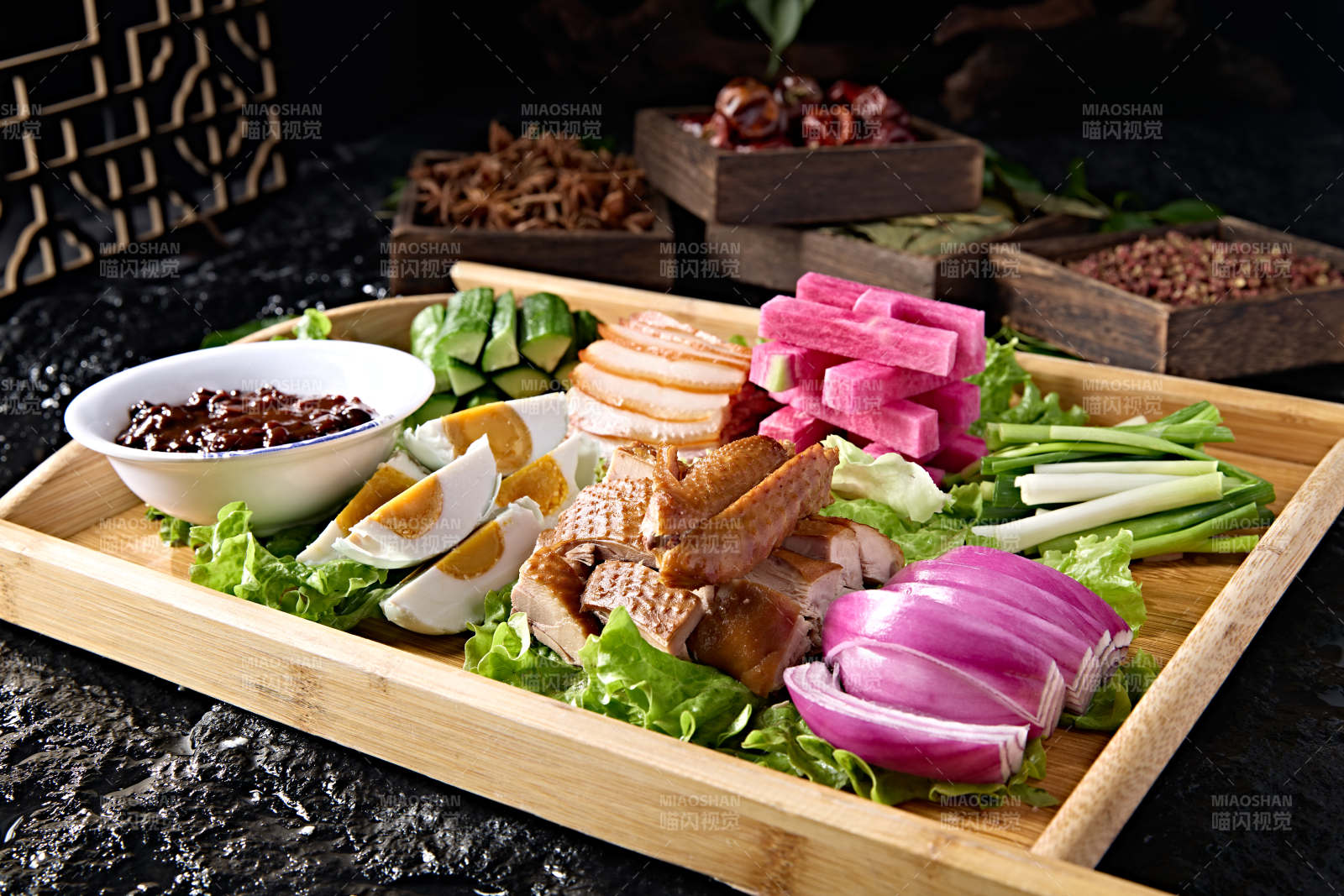 农家荤素搭配蘸酱菜拼盘图片