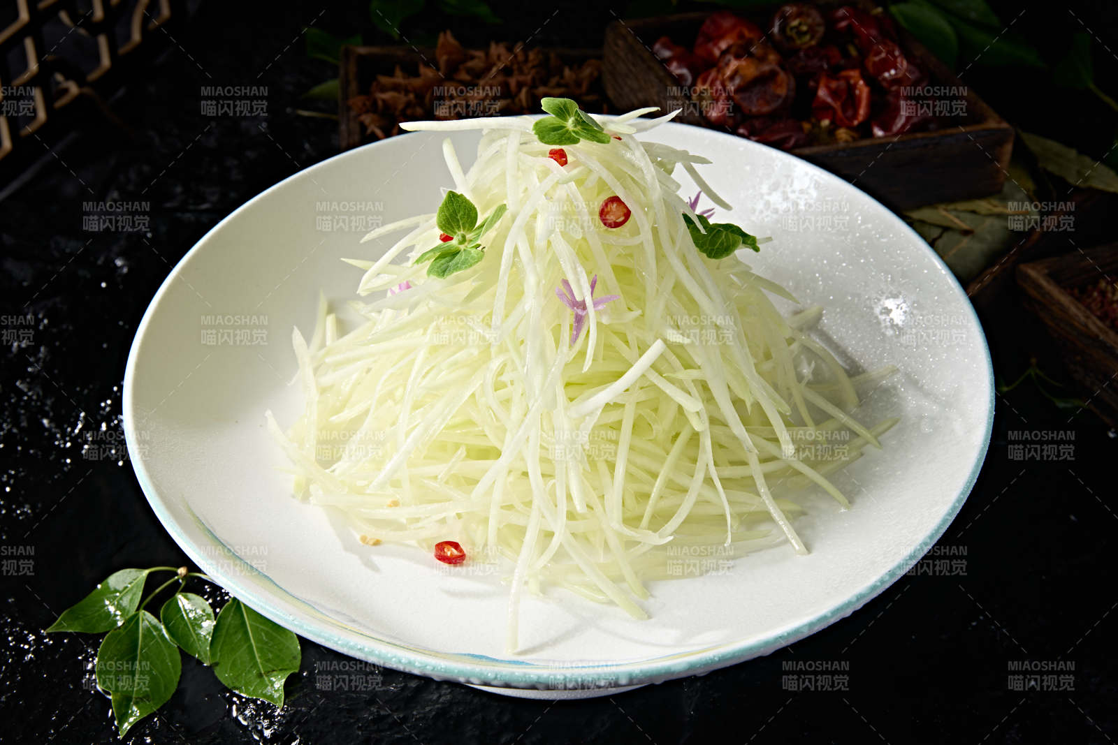 健康素食小凉菜凉拌卤笋丝图片