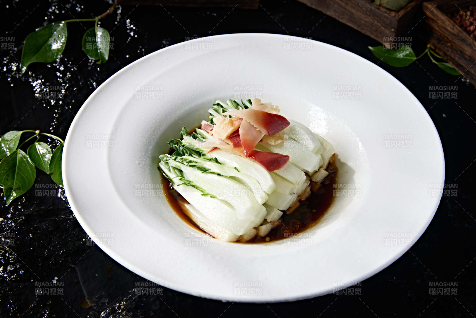 浇汁北极贝尖配奶白菜芯图片