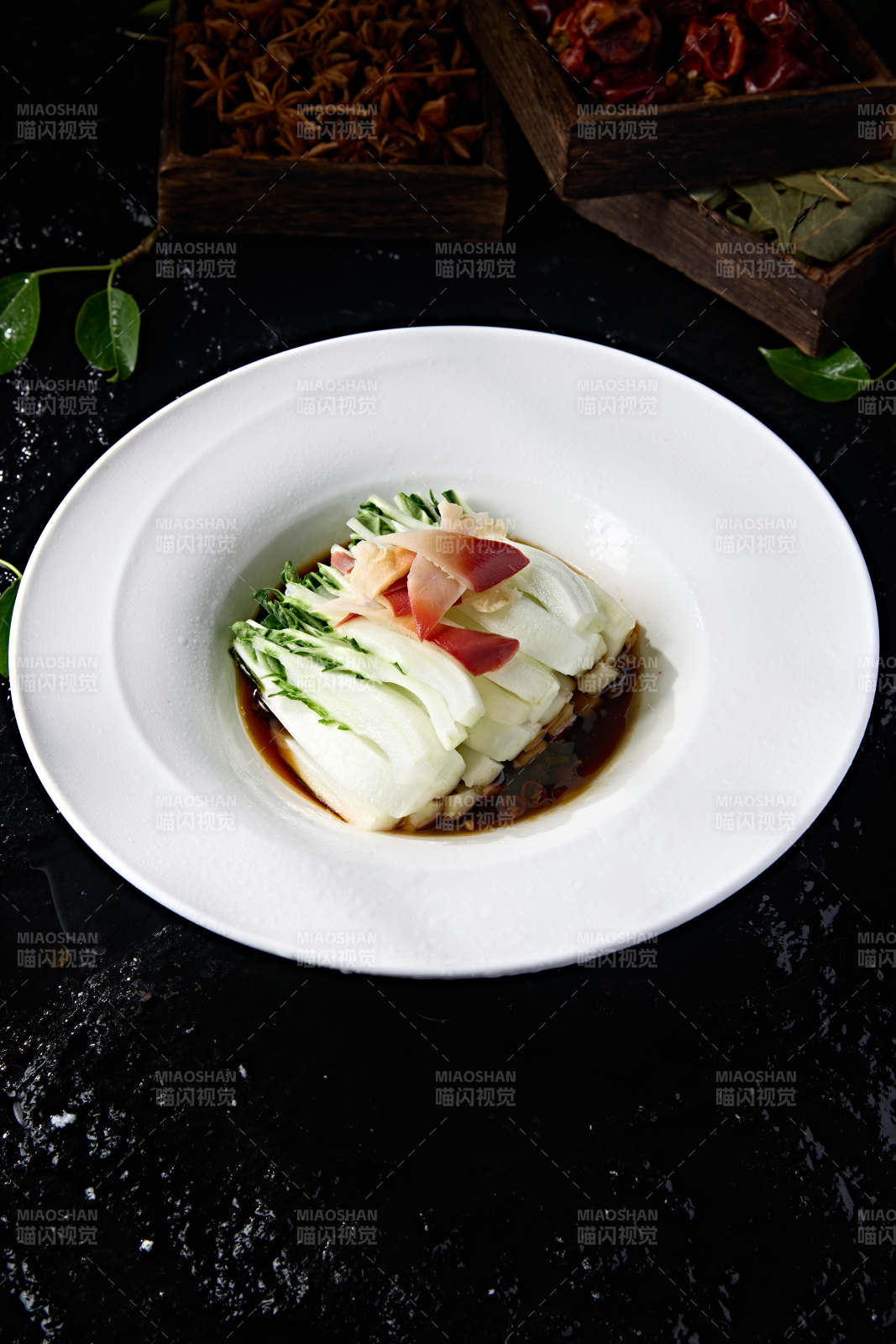 浇汁北极贝尖配奶白菜芯图片