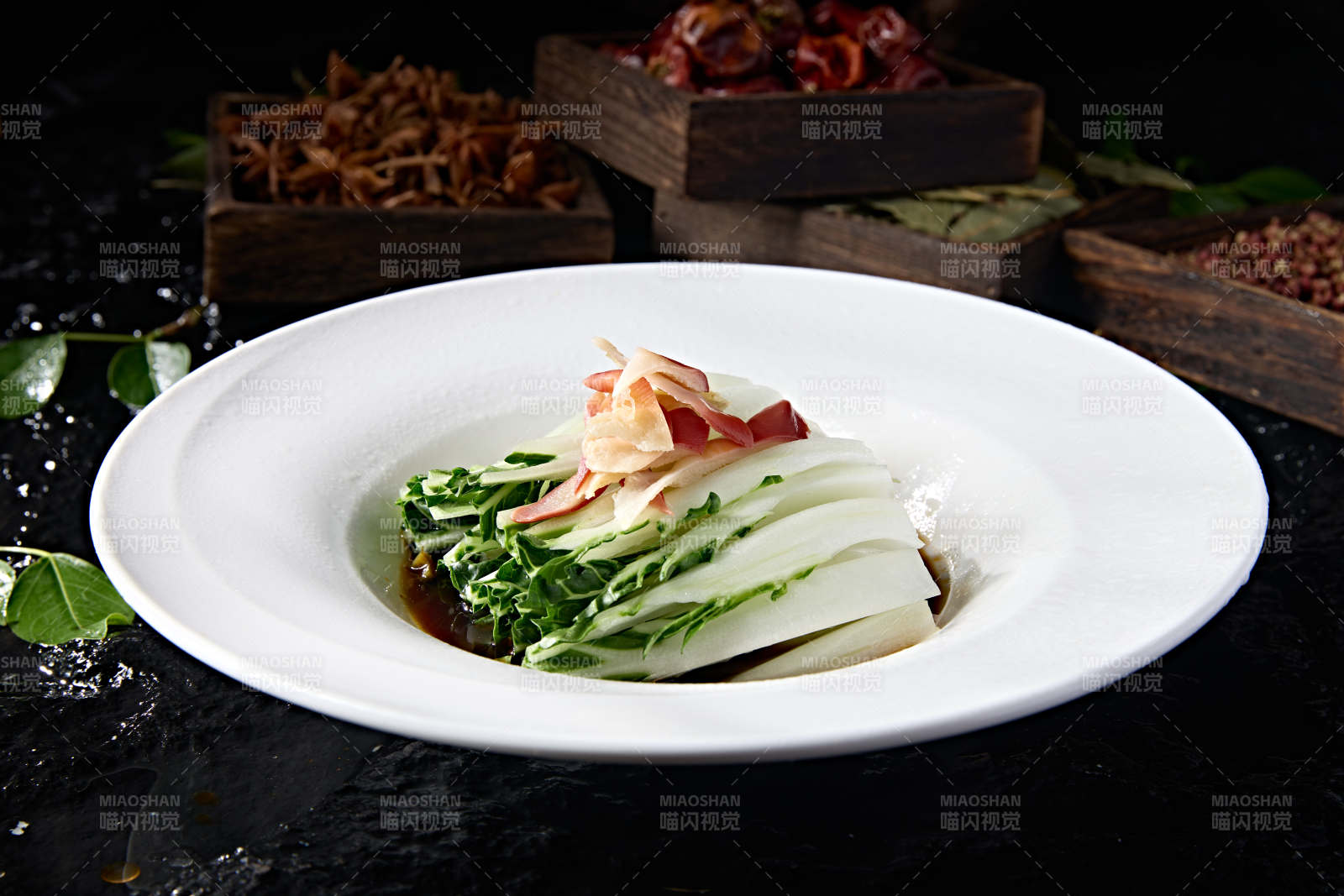 浇汁北极贝尖配奶白菜芯图片