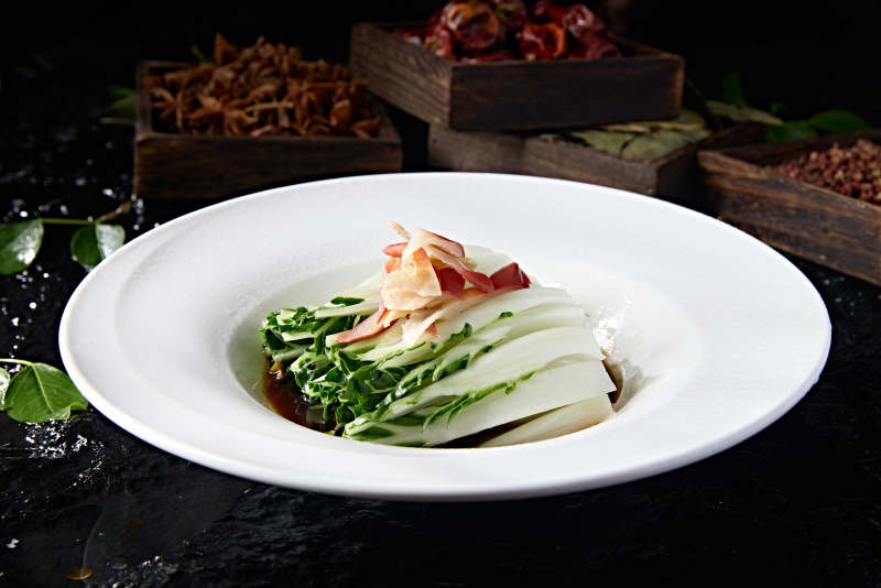 浇汁北极贝尖配奶白菜芯图片