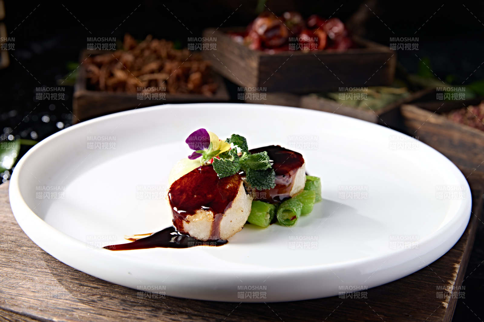 高档中餐美食浇汁烧瑶柱贝丁带子图片