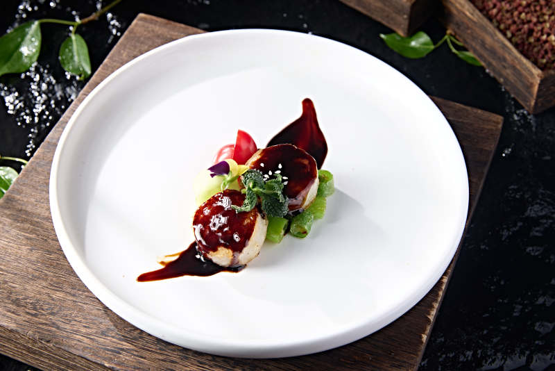 高档中餐美食浇汁烧瑶柱贝丁带子图片