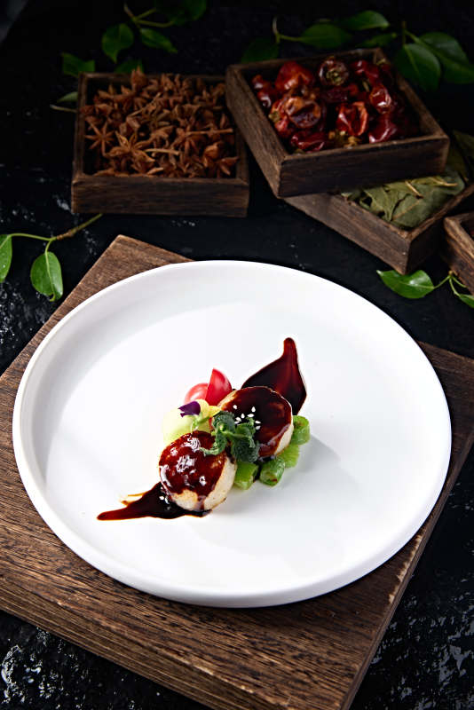 高档中餐美食浇汁烧瑶柱贝丁带子图片