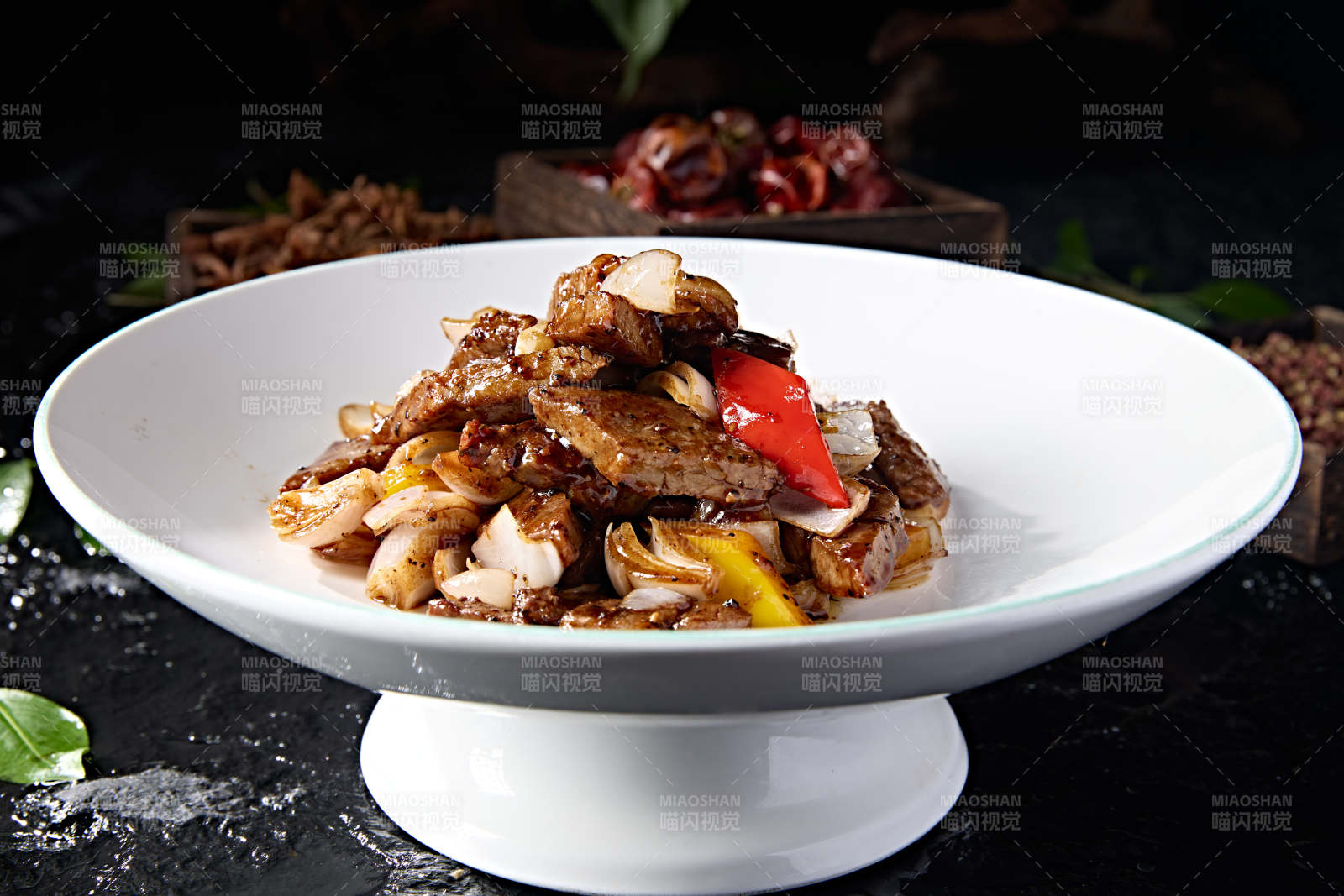 黑胡椒酱烧彩椒小洋葱牛仔肉图片